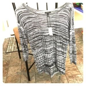 3/4 quarter lose shirt